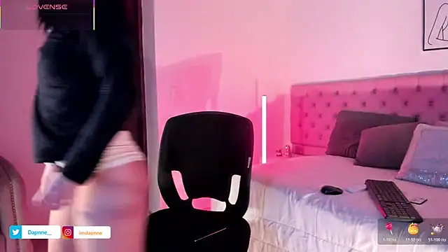 Dapnne  online show from December 2025 04:39:01 AM