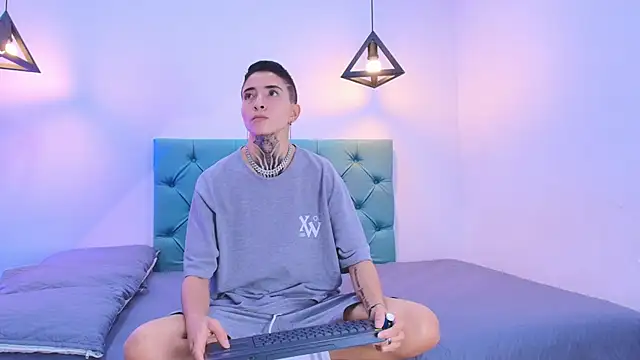 Tinny and Candy online show from January 2025 04:30:02 PM