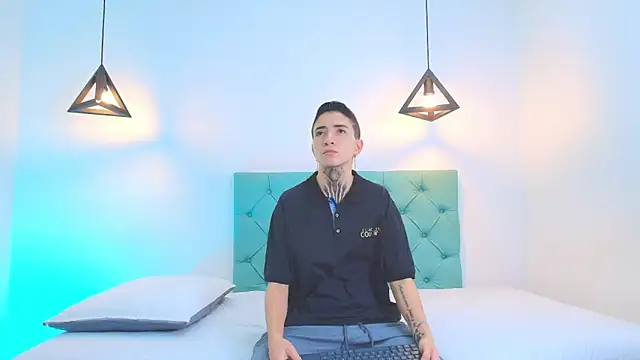 Tinny and Candy online show from February 2025 01:19:01 PM