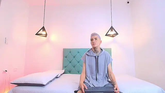 Tinny and Candy online show from February 2025 01:08:02 PM