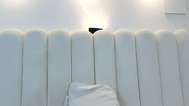 Juliabadlee online show from February 2026 11:34:02 PM