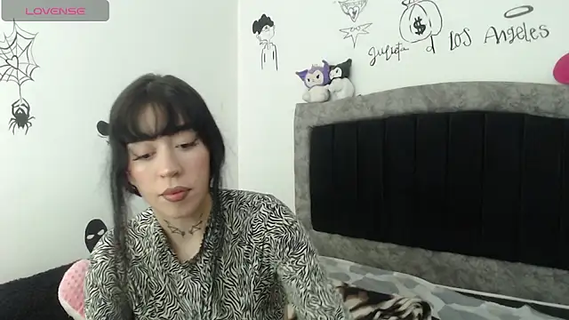 Julieta De Los Angeles online show from March 2026 08:59:02 PM