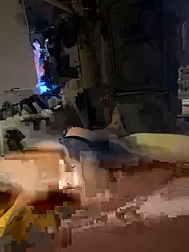 Snapshot of MatthewEmme chatting on October 2025 12:49:02 AM MatthewEmme online show from October 2025 12:49:02 AM