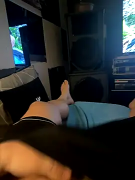 Snapshot of MatthewEmme chatting on November 2025 12:13:01 AM MatthewEmme online show from November 2025 12:13:01 AM