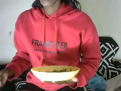 Snapshot of Pretty-emmie chatting on January 2025 07:49:01 PM Pretty-emmie online show from January 2025 07:49:01 PM