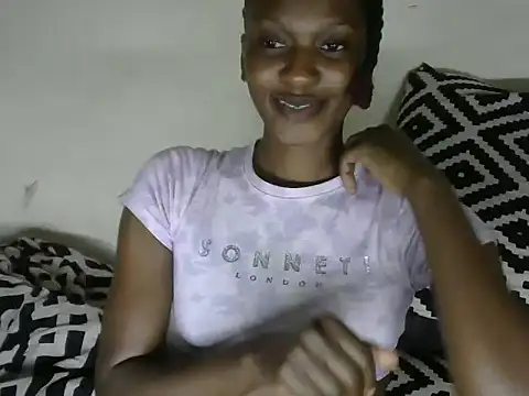 Snapshot of Pretty-emmie chatting on January 2025 03:30:02 PM Pretty-emmie online show from January 2025 03:30:02 PM