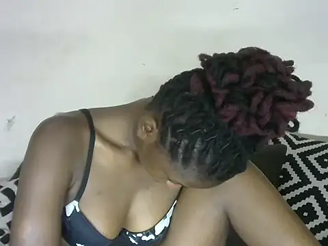 Snapshot of Pretty-emmie chatting on February 2025 10:34:01 AM Pretty-emmie online show from February 2025 10:34:01 AM