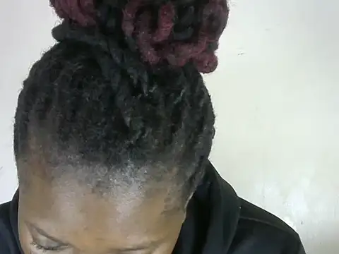 Snapshot of Pretty-emmie chatting on February 2025 07:47:02 PM Pretty-emmie online show from February 2025 07:47:02 PM