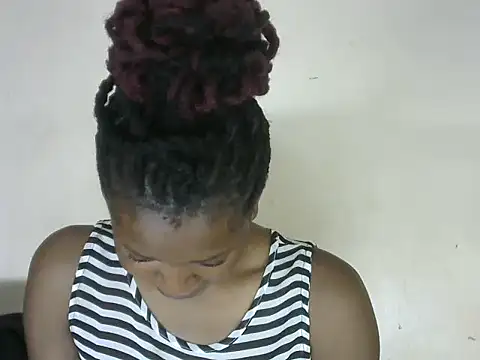 Snapshot of Pretty-emmie chatting on February 2025 06:03:01 AM Pretty-emmie online show from February 2025 06:03:01 AM