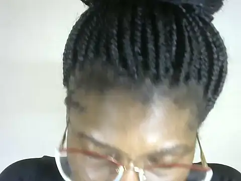 Snapshot of Pretty-emmie chatting on October 2025 05:05:01 AM Pretty-emmie online show from October 2025 05:05:01 AM