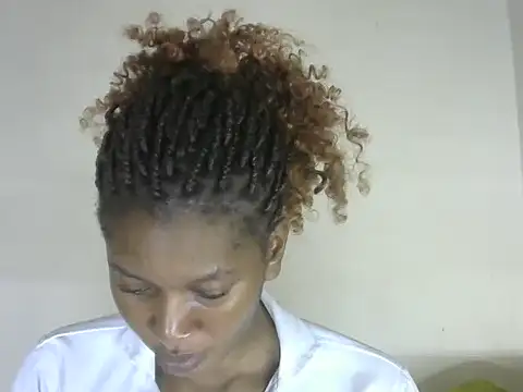 Snapshot of Pretty-emmie chatting on October 2025 04:17:01 PM Pretty-emmie online show from October 2025 04:17:01 PM