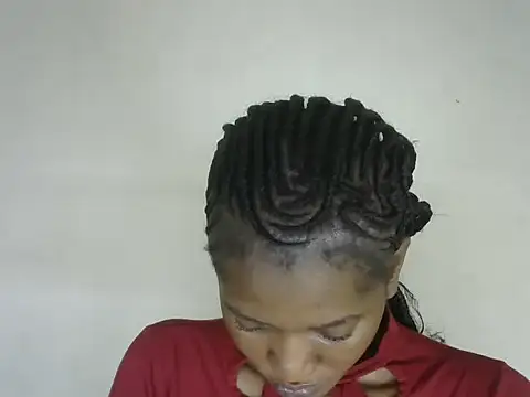 Snapshot of Pretty-emmie chatting on October 2025 03:18:01 AM Pretty-emmie online show from October 2025 03:18:01 AM