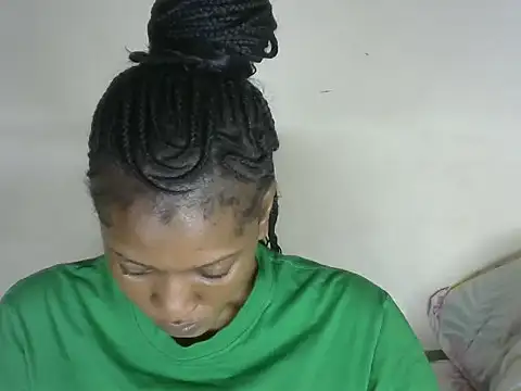 Snapshot of Pretty-emmie chatting on October 2025 05:33:02 AM Pretty-emmie online show from October 2025 05:33:02 AM