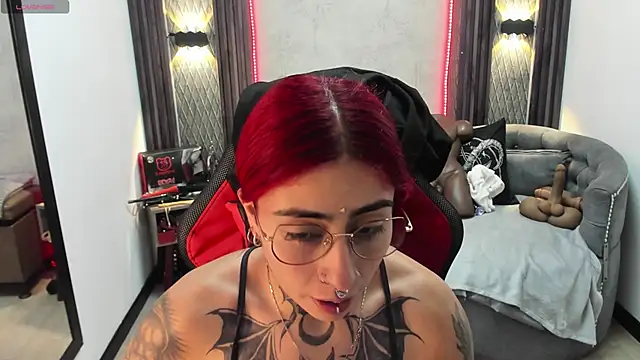 selene red  online show from February 2025 04:03:02 PM