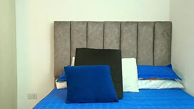 karina lewis  online show from November 2025 03:50:01 AM