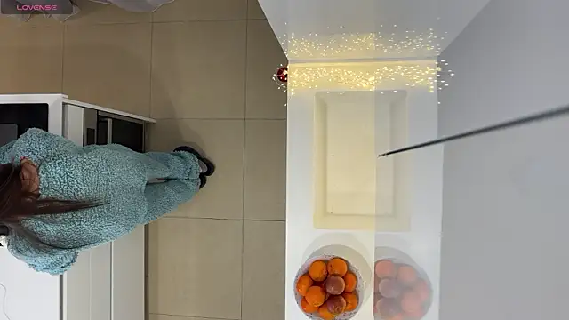 Snapshot of Mika_Miller chatting on December 2024 09:39:01 PM Mika Miller online show from December 2024 09:39:01 PM