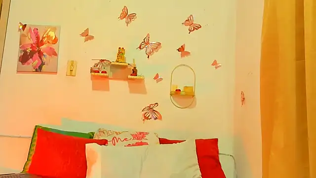 Snapshot of AnahiSmitth chatting on December 2025 12:29:01 AM AnahiSmitth online show from December 2025 12:29:01 AM