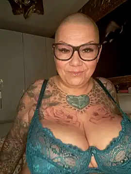 gepiercte nippel online show from December 2024 12:25:01 AM