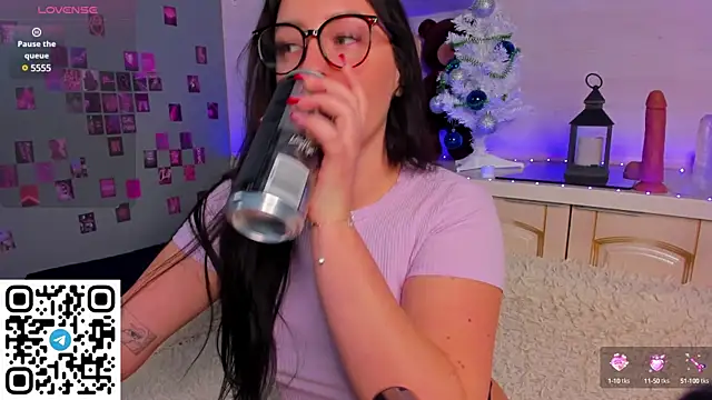 Snapshot of Kruela_Eva chatting on December 2024 11:34:02 PM Kruela Eva online show from December 2024 11:34:02 PM