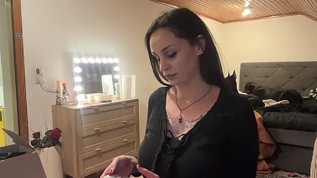 JeSuisUnTapin online show from February 2026 06:17:02 PM