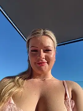 Snapshot of LoveShae_ chatting on May 2026 05:54:01 PM LoveShae online show from May 2026 05:54:01 PM