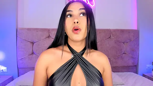 Snapshot of Cameliaa_Smiith chatting on December 2024 03:37:01 AM Cameliaa Smiith online show from December 2024 03:37:01 AM