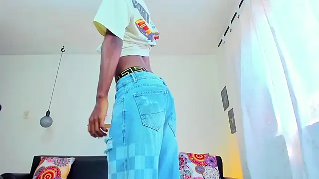 Snapshot of maiki18_ chatting on January 2025 04:27:01 PM maiki18 online show from January 2025 04:27:01 PM