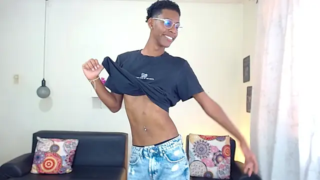 Snapshot of maiki18_ chatting on January 2025 07:32:01 PM maiki18 online show from January 2025 07:32:01 PM