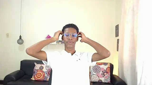 Snapshot of maiki18_ chatting on February 2025 04:52:01 PM maiki18 online show from February 2025 04:52:01 PM