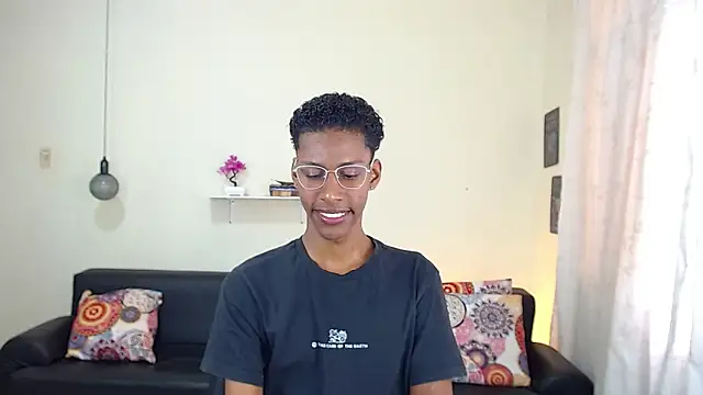 Snapshot of maiki18_ chatting on February 2025 02:05:01 PM maiki18 online show from February 2025 02:05:01 PM