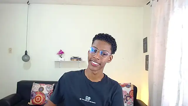 Snapshot of maiki18_ chatting on February 2025 05:42:01 PM maiki18 online show from February 2025 05:42:01 PM