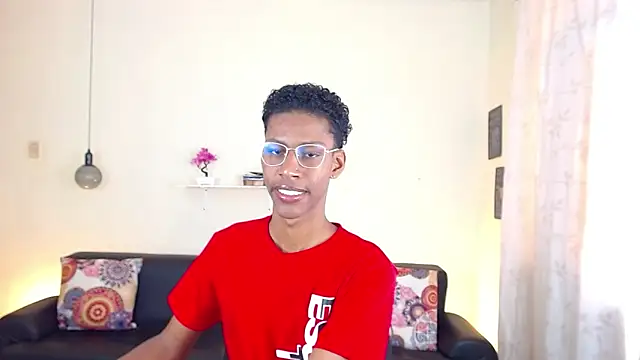 Snapshot of maiki18_ chatting on February 2025 01:43:01 PM maiki18 online show from February 2025 01:43:01 PM