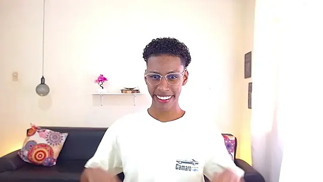 Snapshot of maiki18_ chatting on February 2025 01:41:01 PM maiki18 online show from February 2025 01:41:01 PM