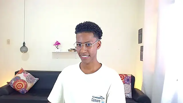 Snapshot of maiki18_ chatting on February 2025 08:00:02 PM maiki18 online show from February 2025 08:00:02 PM