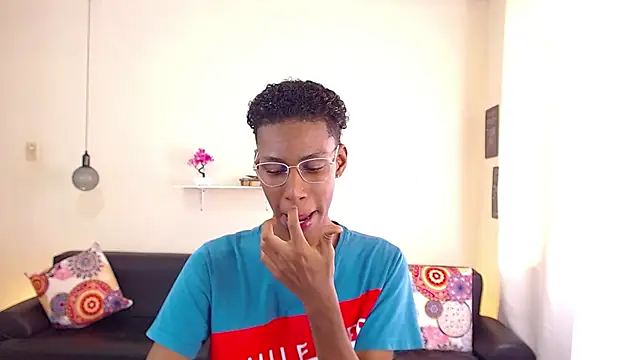 Snapshot of maiki18_ chatting on February 2025 01:58:01 PM maiki18 online show from February 2025 01:58:01 PM