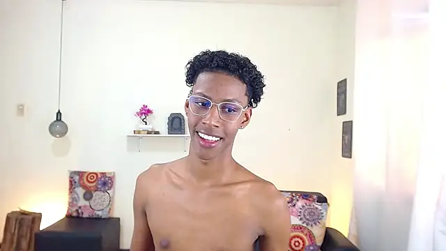 Snapshot of maiki18_ chatting on March 2025 04:48:01 PM maiki18 online show from March 2025 04:48:01 PM