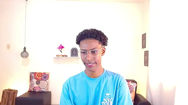 Snapshot of maiki18_ chatting on March 2025 01:51:01 PM maiki18 online show from March 2025 01:51:01 PM