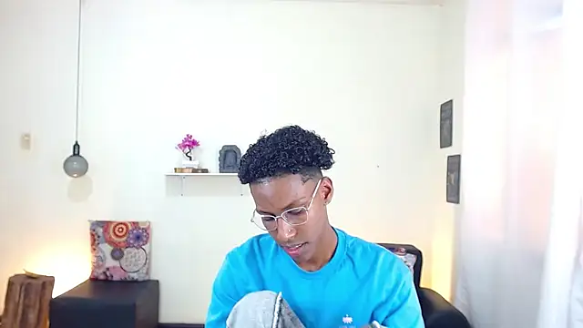 Snapshot of maiki18_ chatting on March 2025 08:00:02 PM maiki18 online show from March 2025 08:00:02 PM