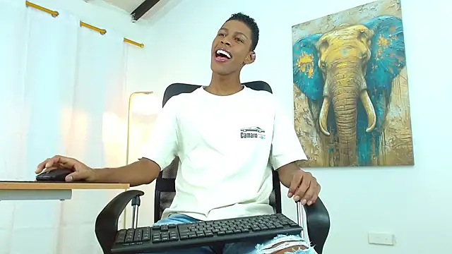 Snapshot of maiki18_ chatting on September 2025 02:06:01 PM maiki18 online show from September 2025 02:06:01 PM