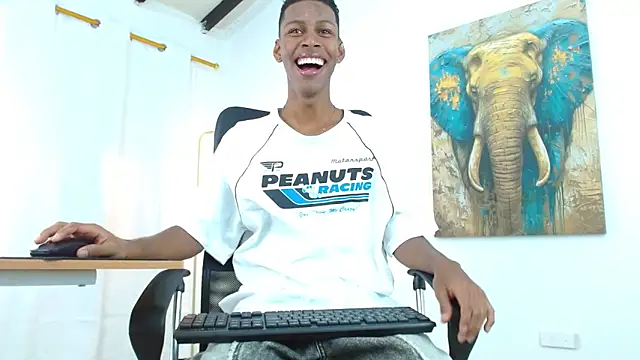 Snapshot of maiki18_ chatting on September 2025 02:06:02 PM maiki18 online show from September 2025 02:06:02 PM