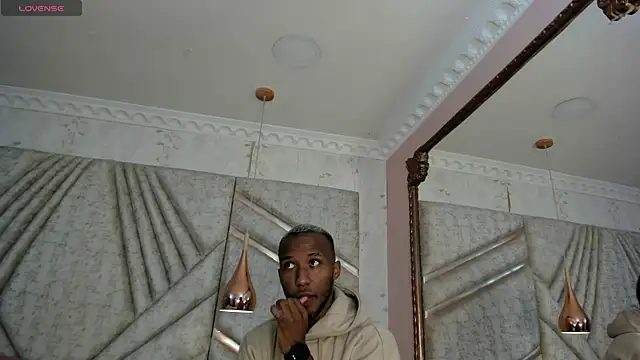 Snapshot of JamesParck chatting on February 2025 12:14:02 PM JamesParck online show from February 2025 12:14:02 PM