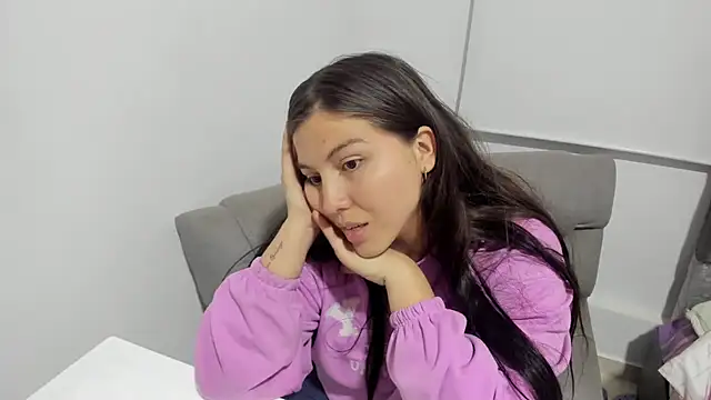 Emily Rowley online show from December 2025 03:57:01 AM