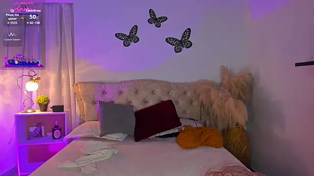 Sarahballiston  online show from November 2025 01:05:02 AM