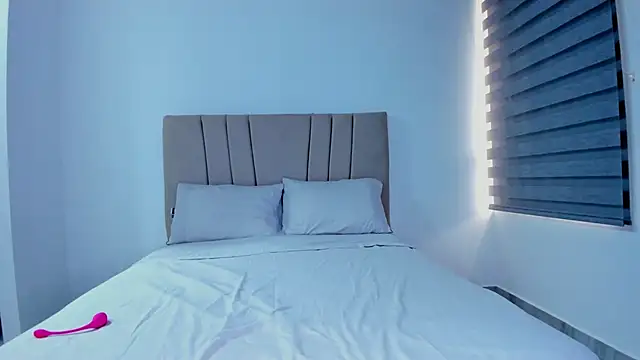 Natasha-28 online show from November 2025 09:17:02 PM