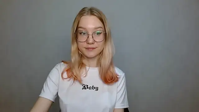 Snapshot of cindi_hot chatting on January 2025 01:17:01 PM cindi hot online show from January 2025 01:17:01 PM