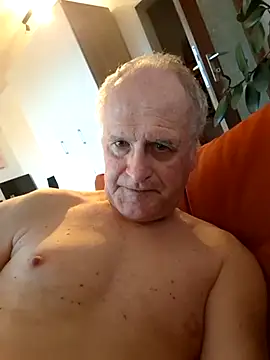 Milkasahne64 online show from October 2025 06:43:02 AM