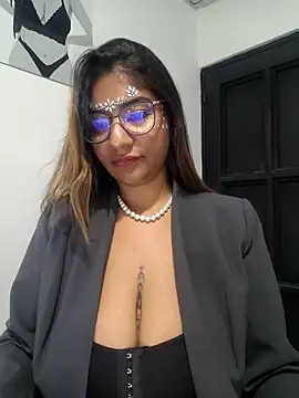 Sofythom1 online show from October 2025 02:24:01 AM