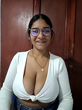 Sofythom1 online show from February 2026 04:17:01 AM