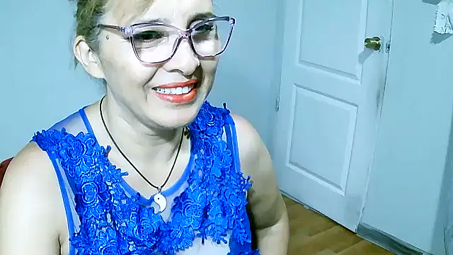 Snapshot of leona- chatting on February 2025 11:25:02 PM leona- online show from February 2025 11:25:02 PM