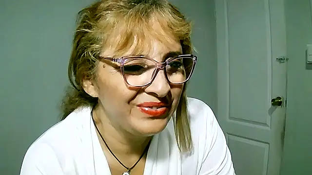 Snapshot of leona- chatting on February 2025 01:25:02 AM leona- online show from February 2025 01:25:02 AM